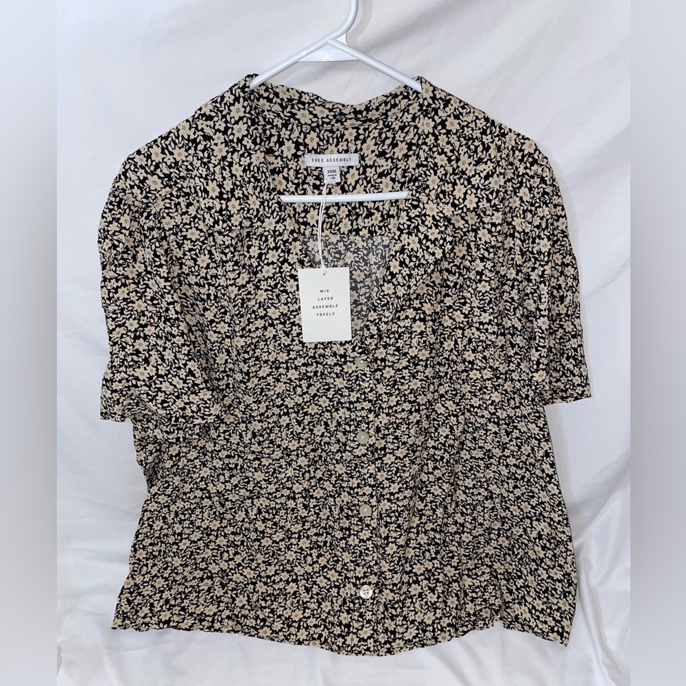 COPY - Torrid Free Assembly short sleeve Camp Shirt, size XXXL, BNWT